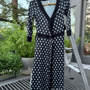 Diane Von Furstenberg Sky Blue Star Motif on Navy Blue Silk